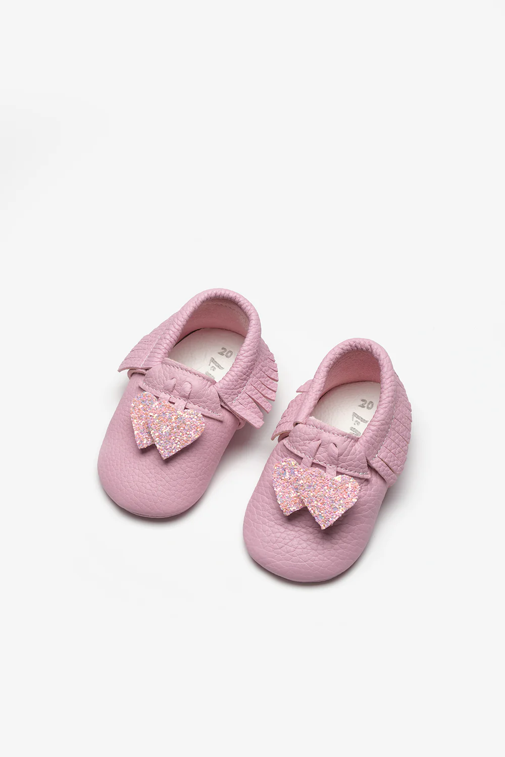 Pembe Kalp Figürlü Kız Bebek Deri Makosen